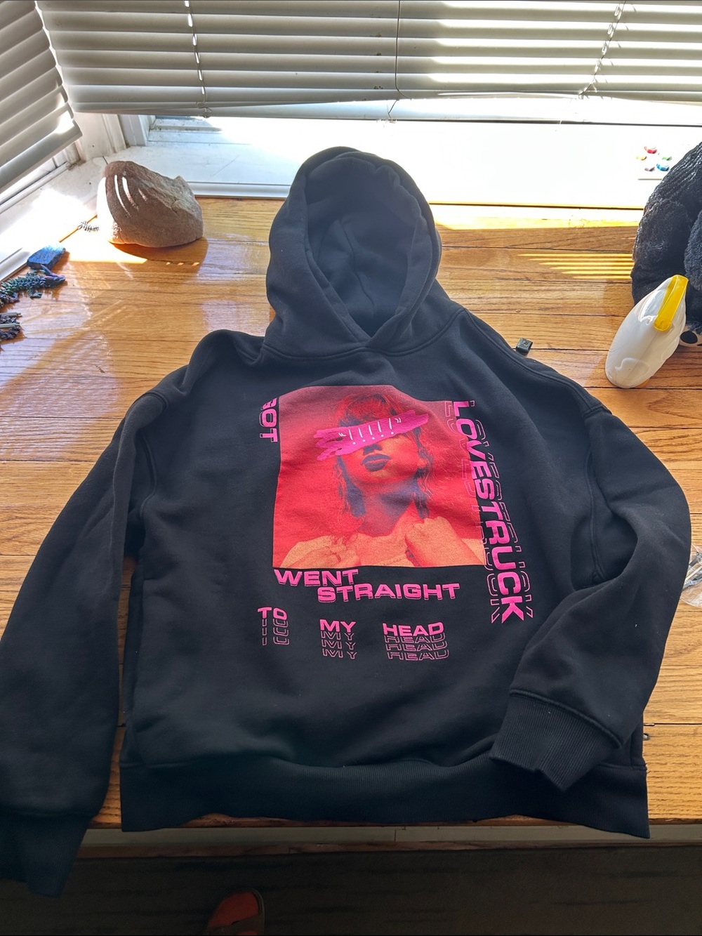 Taylor Swift 1989 official Lovestruck hoodie size M